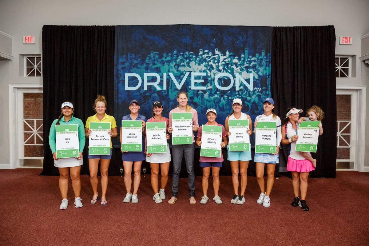 Rachel Rohanna, a 2021 Epson Tour graduate and the first mom to graduate, accepts her LPGA card with daughter Gemelia.